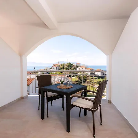 Ferienwohnung Mit Privater Terrasse Apartment Gradac (Split-Dalmatia)